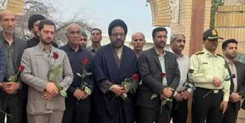 گلباران مزار شهید خبرنگار «اسماعیل عمرانی» در عنبرآباد